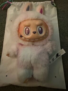 The Monsters Big into Energy, Luck
With bag. Purchased from PopMart Genuine